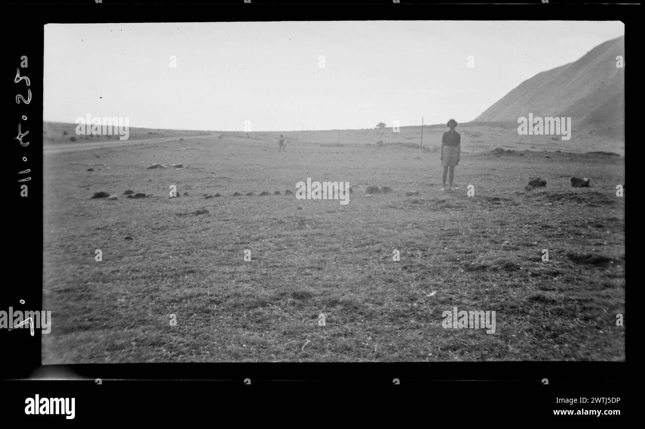 Seconda visita ai pinnacoli di Putangirua, ai siti Maori ecc. ... negativi d'argento gelatina, negativi in bianco e nero Foto Stock
