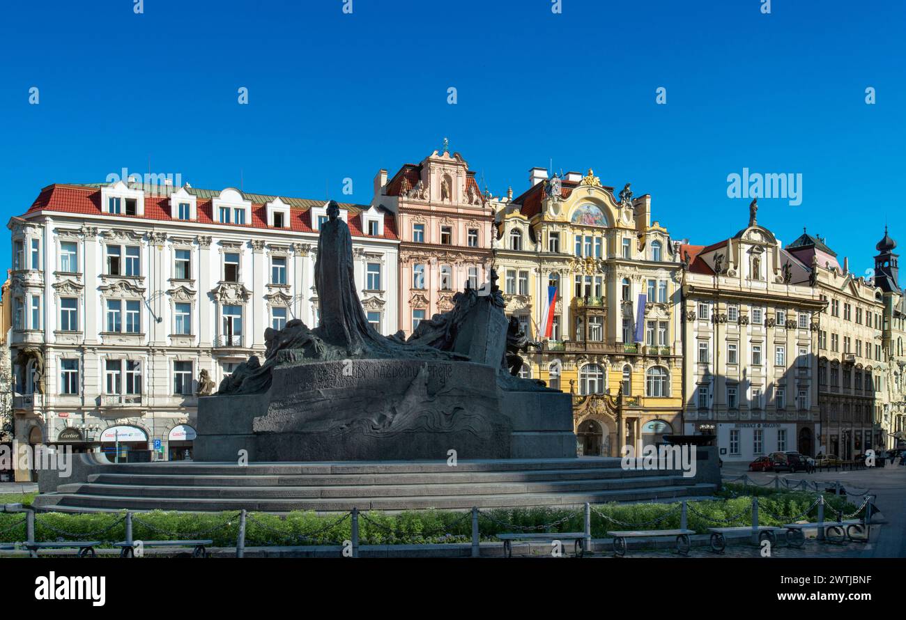 Jan Hus monumento, la Piazza della Città Vecchia, il lato nord, Ministerstvo pro mistni, Praga Repubblica Ceca Foto Stock