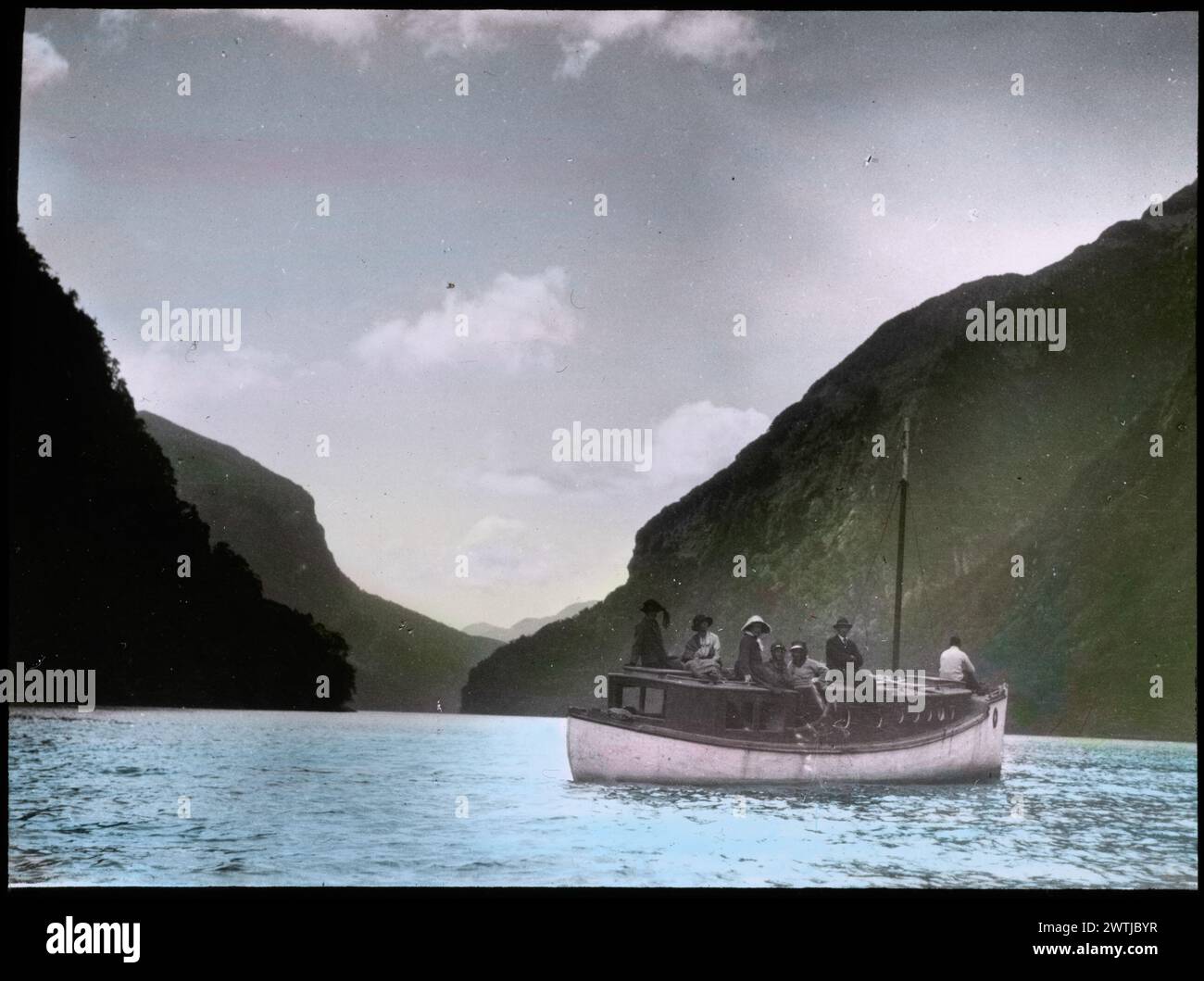 In Crooked Arm, Doubtful Sound lantern Slides, slide colorate Foto Stock