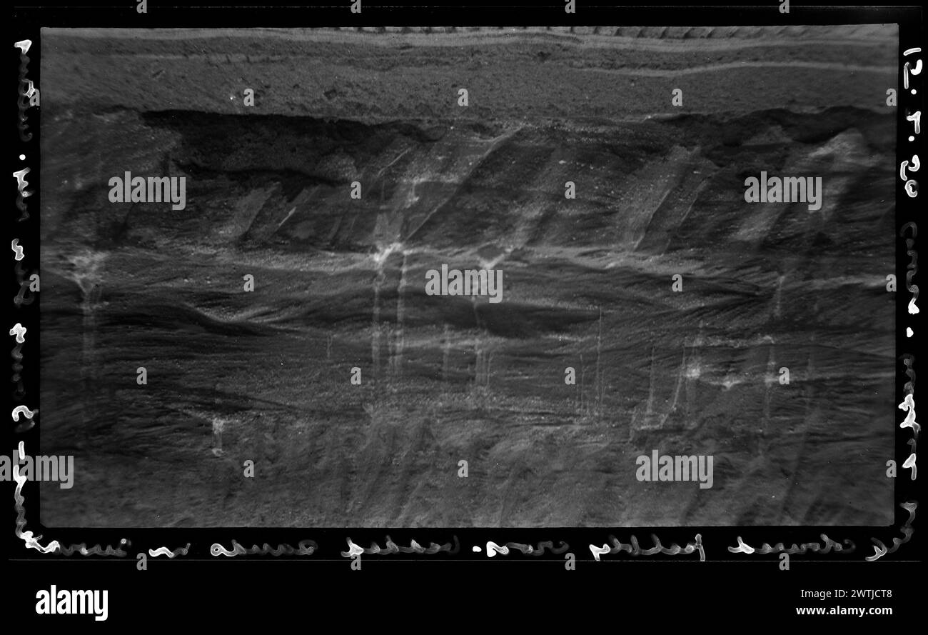 Sabbie incrociate di colore scuro ... negativi d'argento gelatina, negativi in bianco e nero Foto Stock