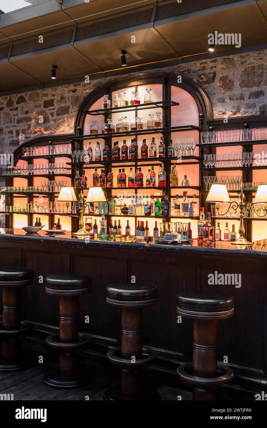 Bar art deco in un hotel di lusso ad Ardfin sull'Isola del Giura, Ebridi interne, Scozia, Regno Unito Foto Stock