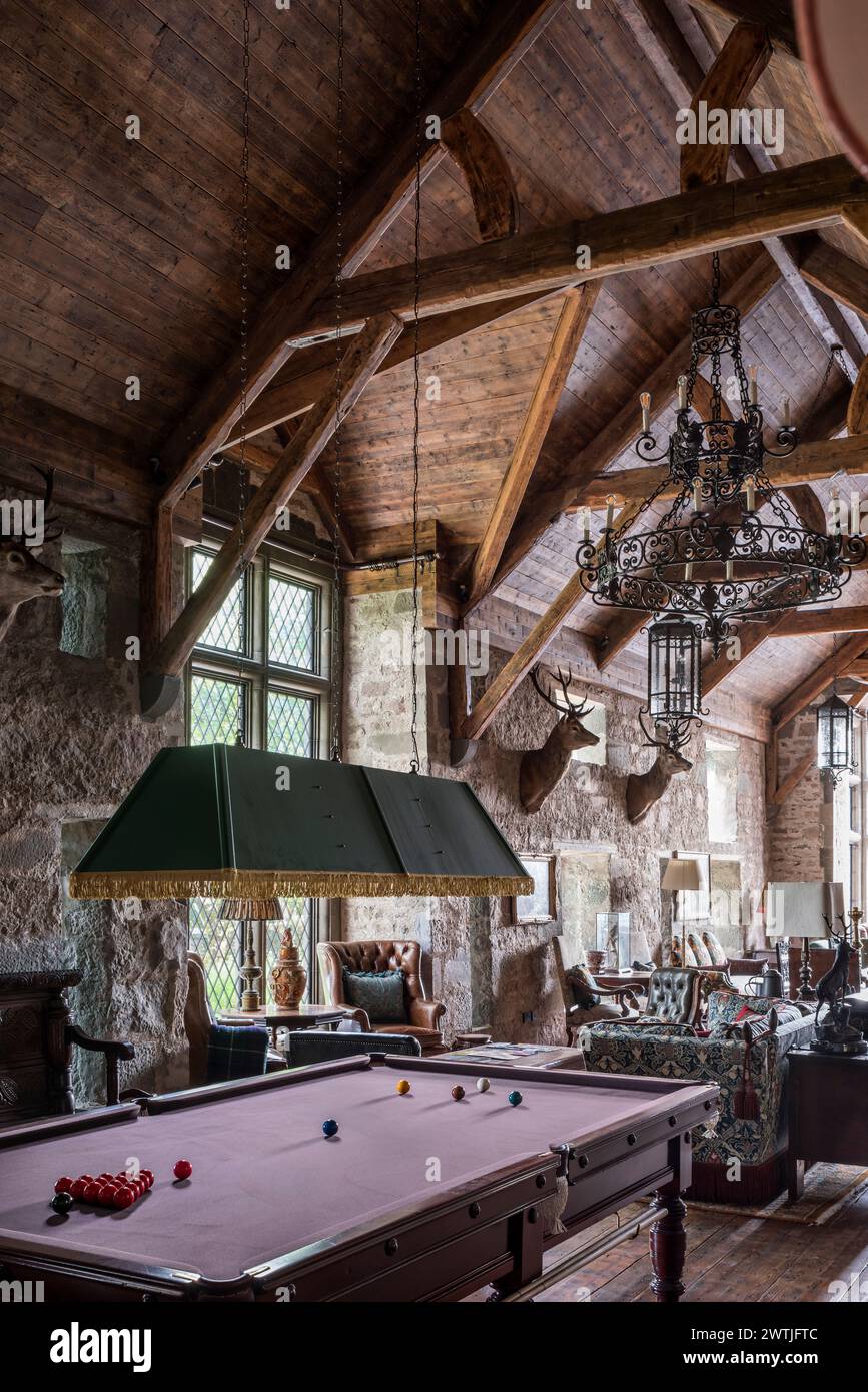 Tavolo da biliardo nella sala giochi dell'hotel di lusso ad Ardfin, sull'Isola del Giura, Ebridi interne, Scozia, Regno Unito Foto Stock