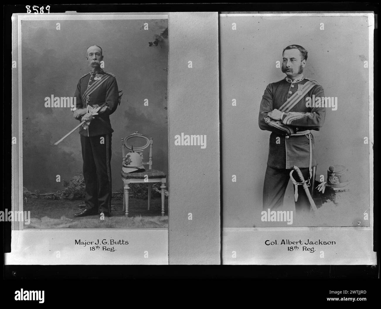 Ufficiali del 18th Regiment negativi in bianco e nero Foto Stock