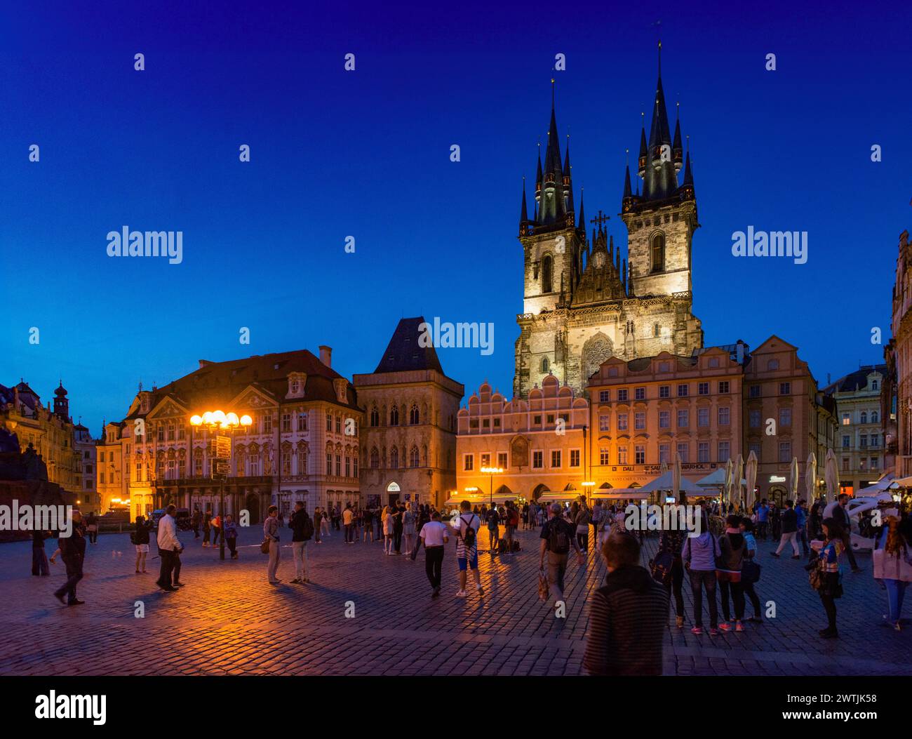 Piazza della Città Vecchia di notte il crepuscolo, Praga, Repubblica Ceca Foto Stock