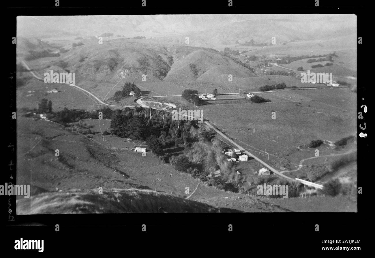 Panorama: La parte mjor del notevole bacino tettonico Rikiorangi gelatina negativi argento, negativi bianco e nero Foto Stock