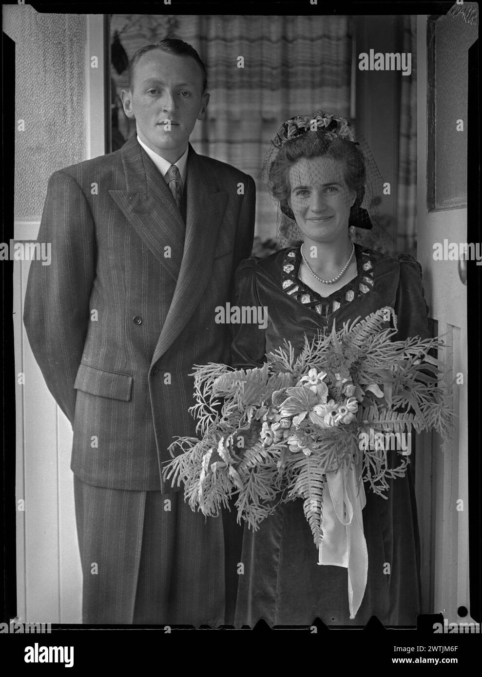 Pepperell – matrimonio Falconer: Conrad Pepperell (sposo) e Janey Falconer (sposa) negativi d'argento gelatina, negativi in bianco e nero Foto Stock