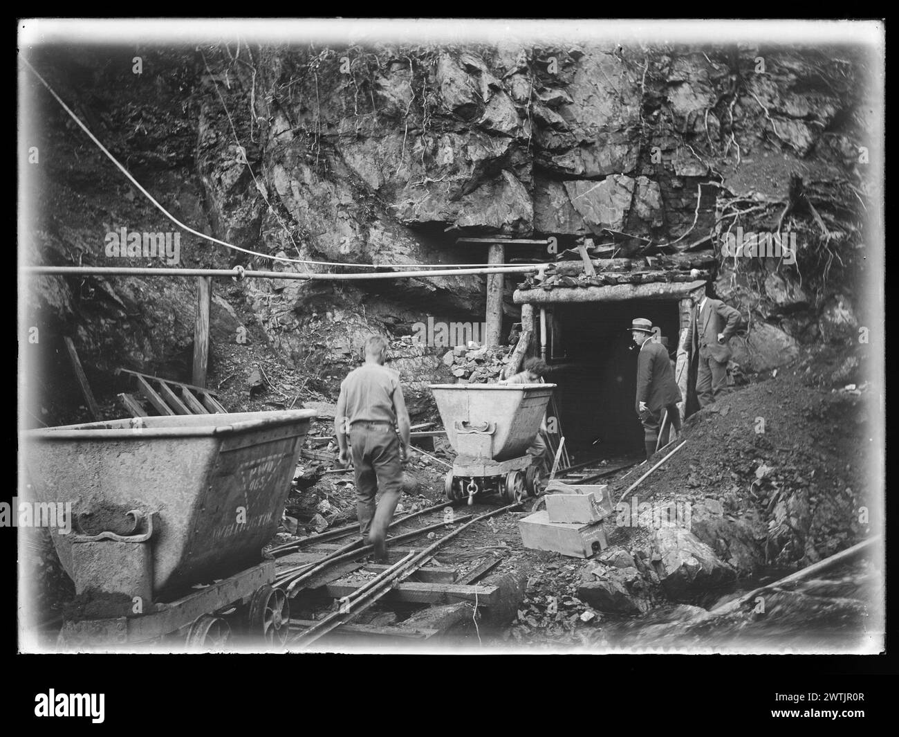 All'estremità occidentale del tunnel n. 1. negativi in bianco e nero, negativi in piastra secca gelatina Foto Stock