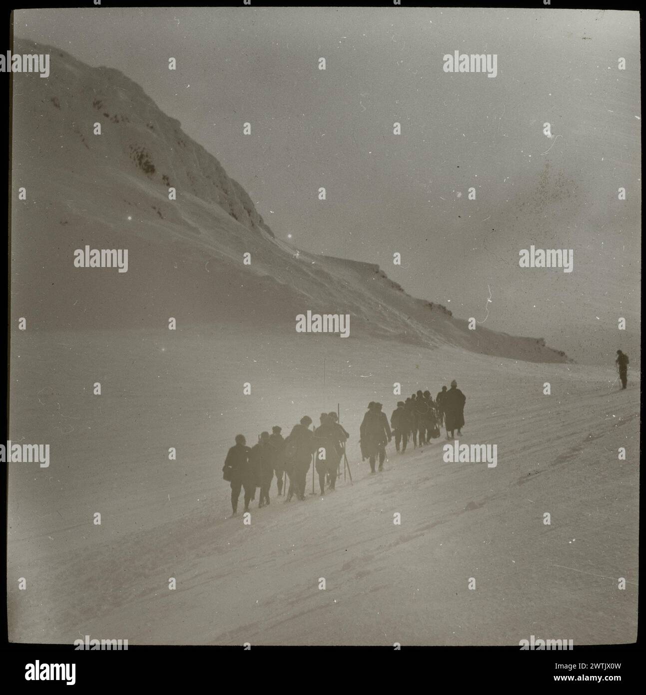 Ritorno a slide di lanterna Pare-te-tai-tanga, slide in bianco e nero Foto Stock