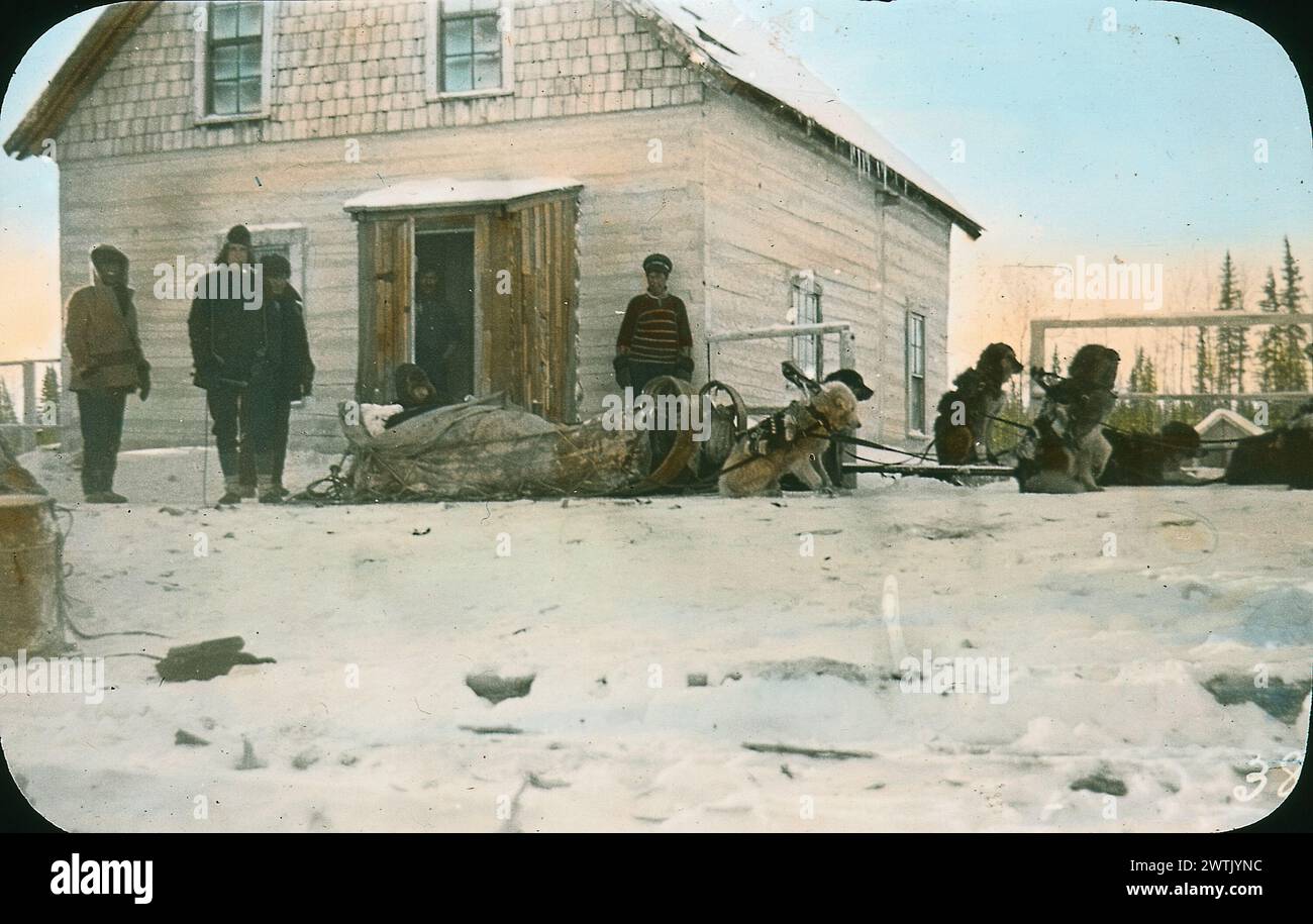 Trasparenza - squadre di cani a Smith Landing, Slave River, AB, circa 1910 Foto Stock