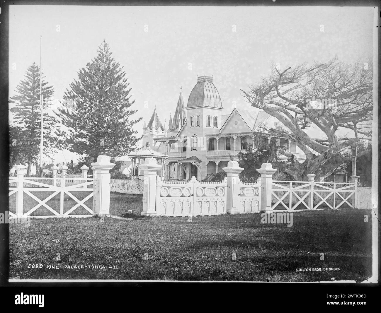 Palazzo del Re, Tongatabu [Tongatapu] negativi in bianco e nero, negativi piatti secchi gelatina Foto Stock