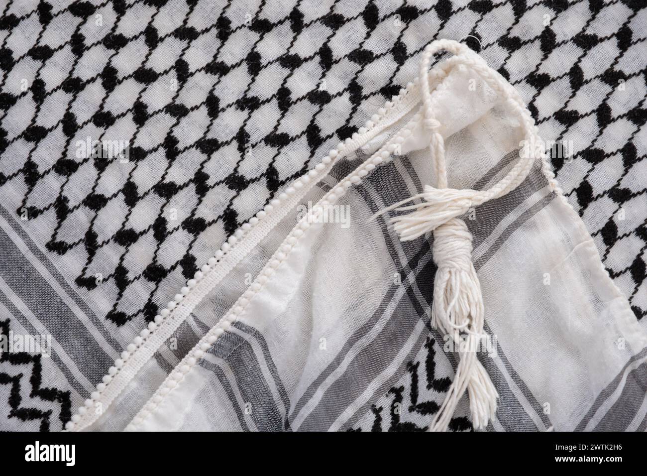 Palestinen keffeyh su sfondo bianco isolato con mock-up e copia spazio Foto Stock