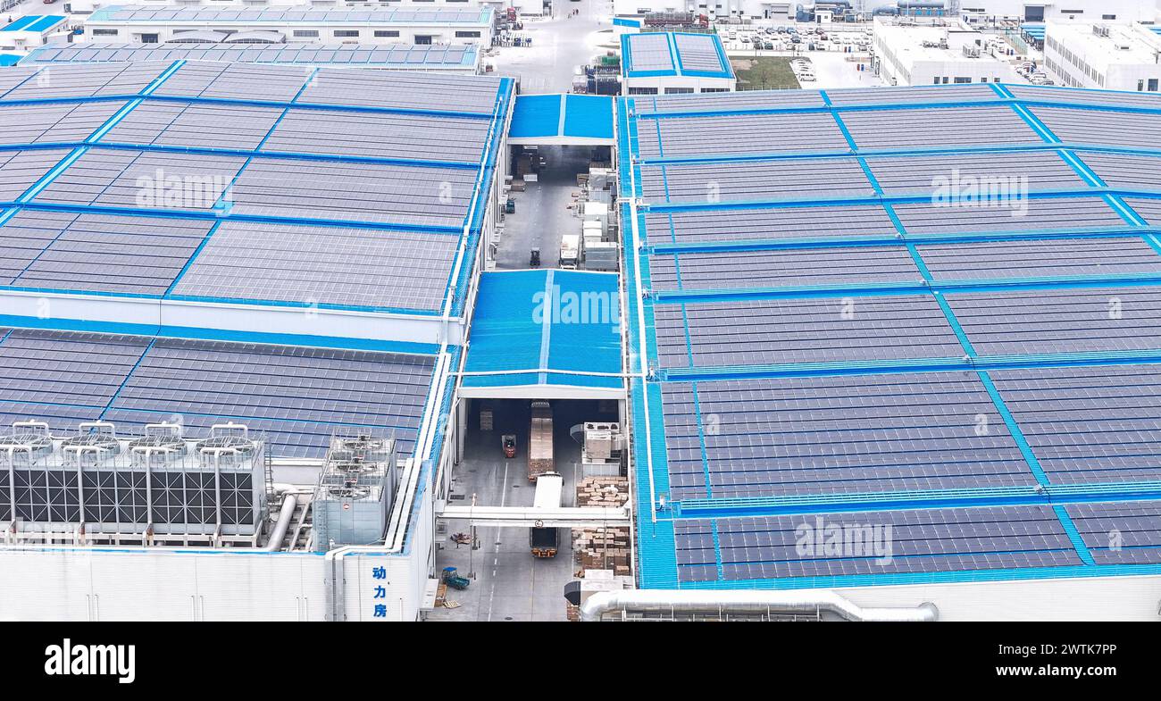 HUAI'AN, CINA - 18 MARZO 2024 - foto aerea scattata alla base di energia solare di Tianhe (fase 1 e fase 2) nella città di Huai 'an, provincia di Jiangsu, 18 marzo 20 Foto Stock
