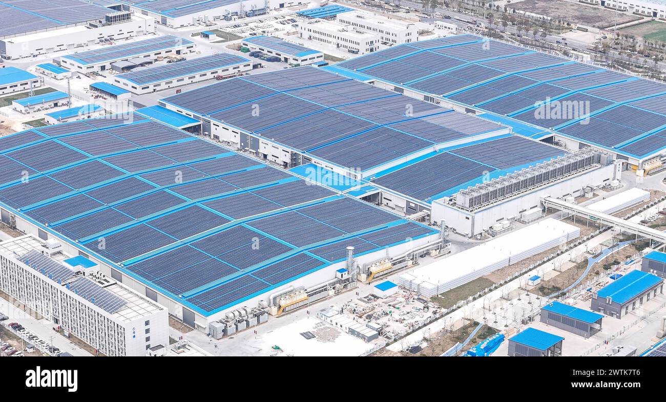 HUAI'AN, CINA - 18 MARZO 2024 - foto aerea scattata alla base di energia solare di Tianhe (fase 1 e fase 2) nella città di Huai 'an, provincia di Jiangsu, 18 marzo 20 Foto Stock