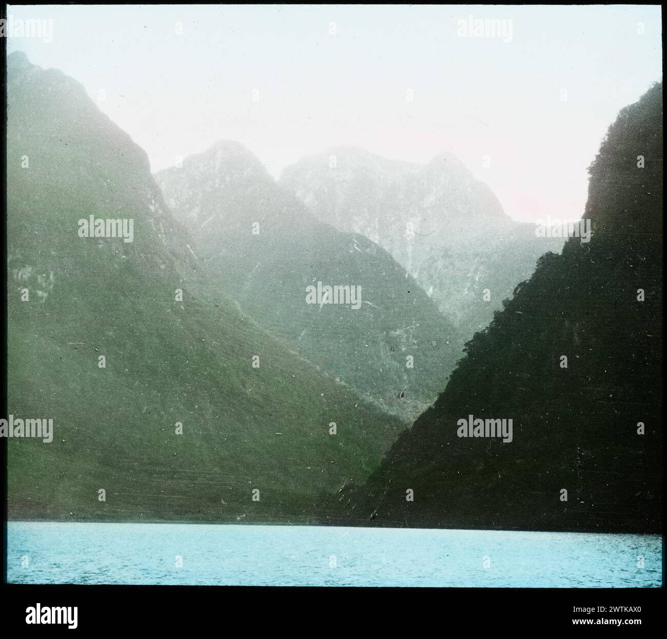 In Crooked Arm, Doubtful Sound lantern Slides, slide colorate Foto Stock