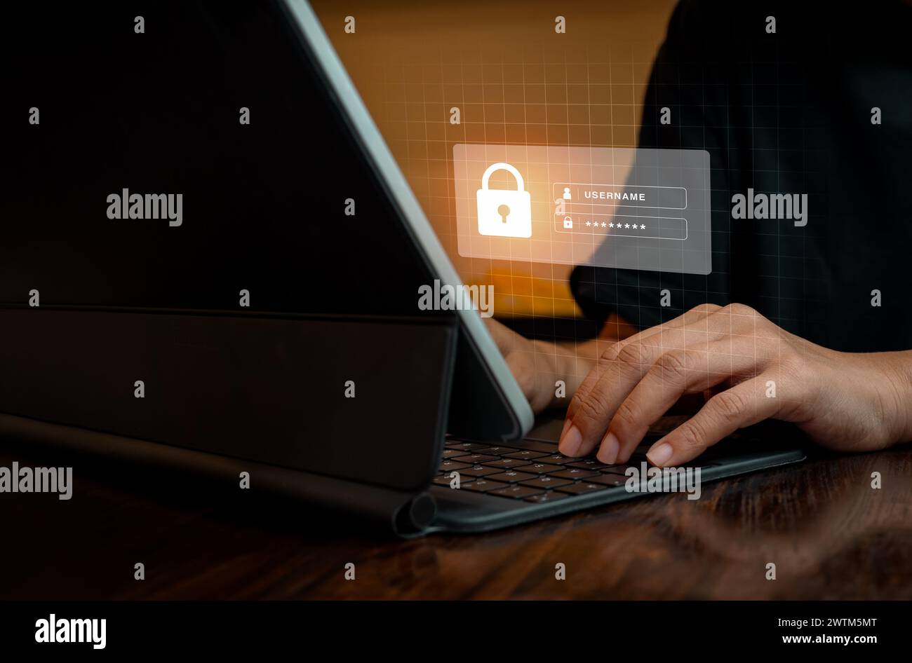 Concetto di sicurezza informatica. Pagina di accesso sullo schermo virtuale mentre un uomo d'affari lavora con un tablet digitale o un computer portatile per convalidare la password, Foto Stock
