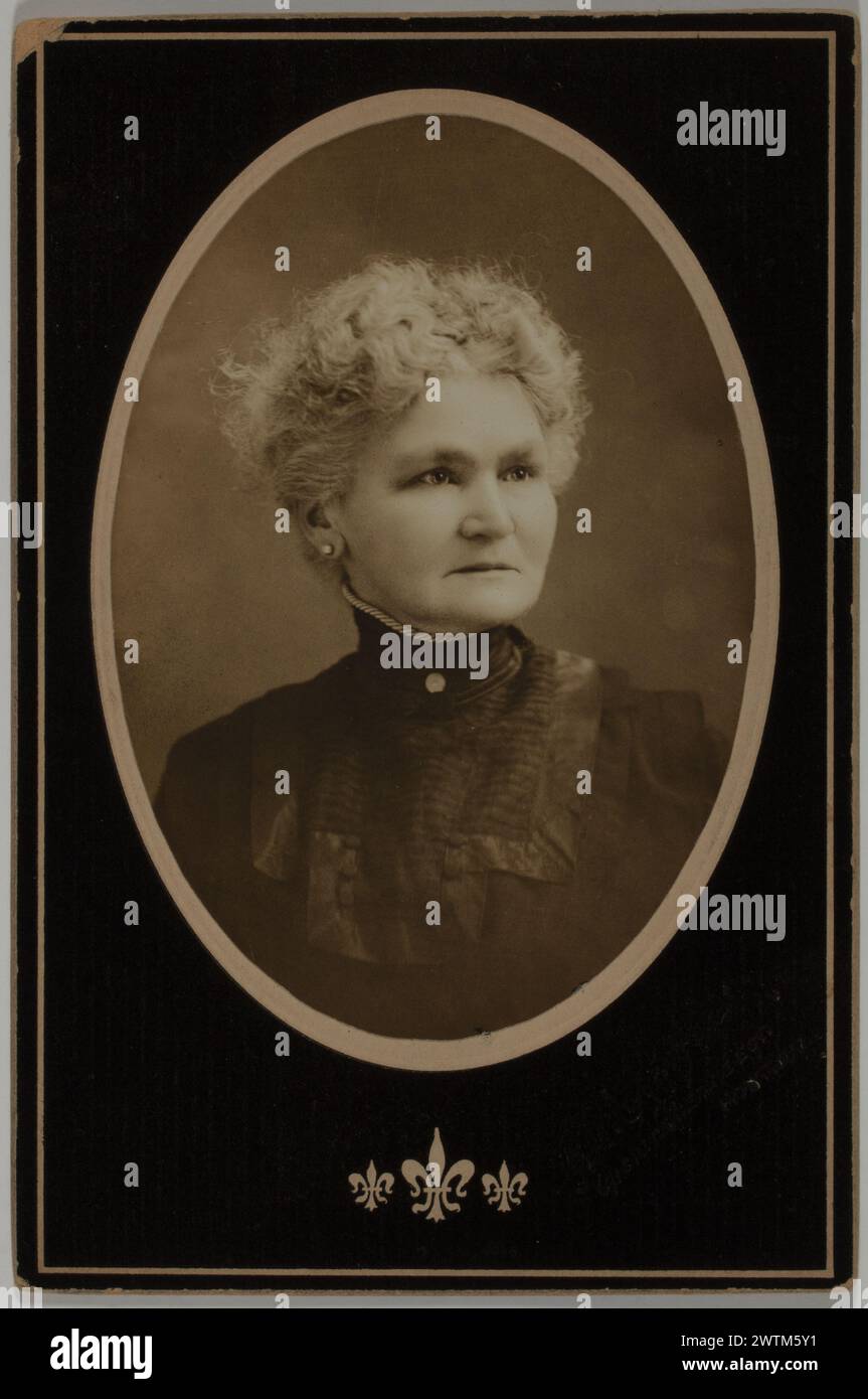 Stampa in argento gelatina - Ritratto di una donna non identificata, Montreal, Quebec, 1912-1914 G. H. Crépeau Foto Stock