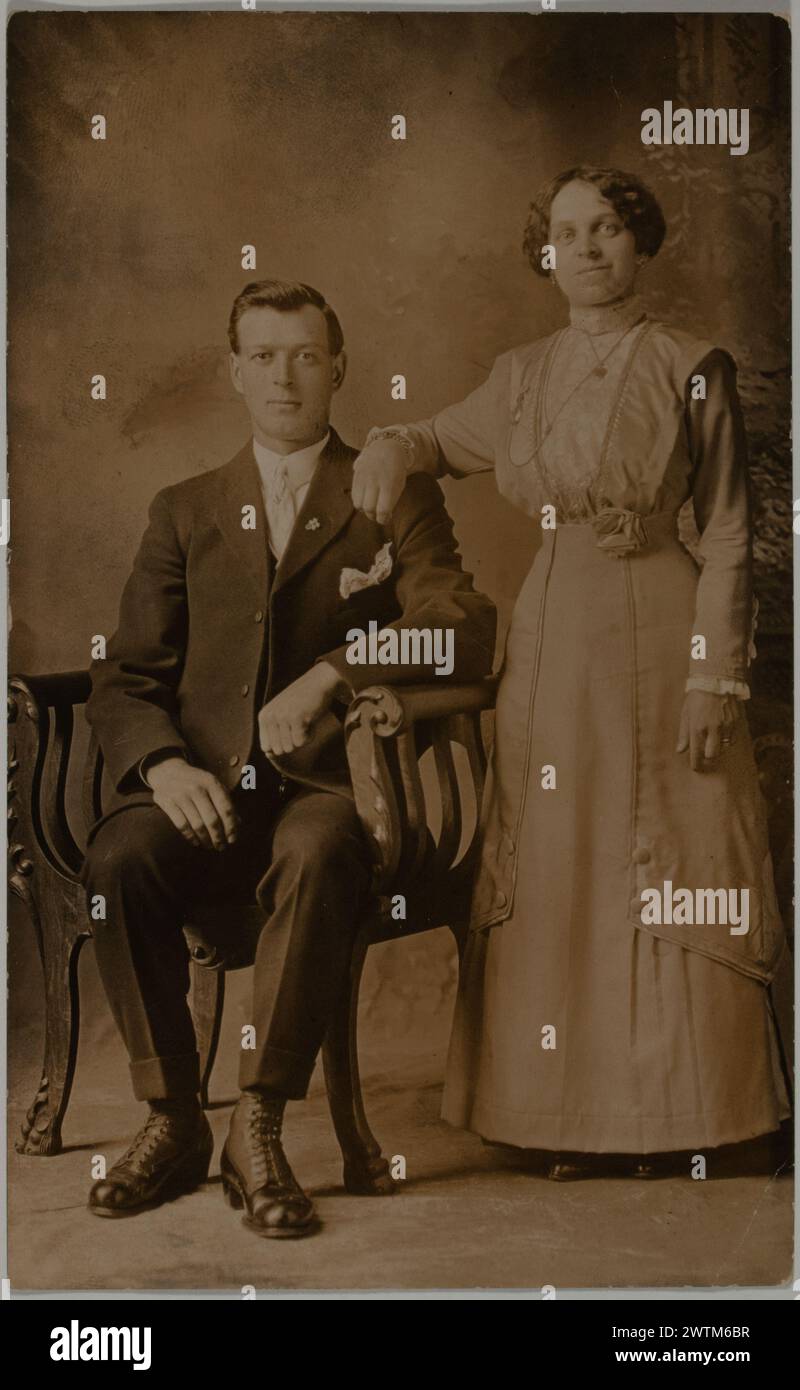 Stampa in argento gelatina - Ritratto di una coppia non identificata, Saint-Raymond, Quebec, 1904-1918 Zénon Charles Borromée Pagé (nato nel 1880) Foto Stock