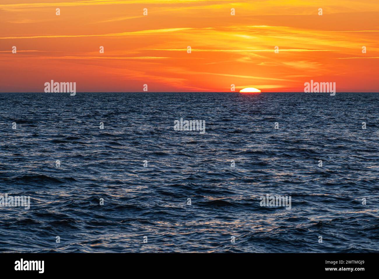 Mar Baltico con tramonto sull'isola di Hiddensee, Germania. Foto Stock