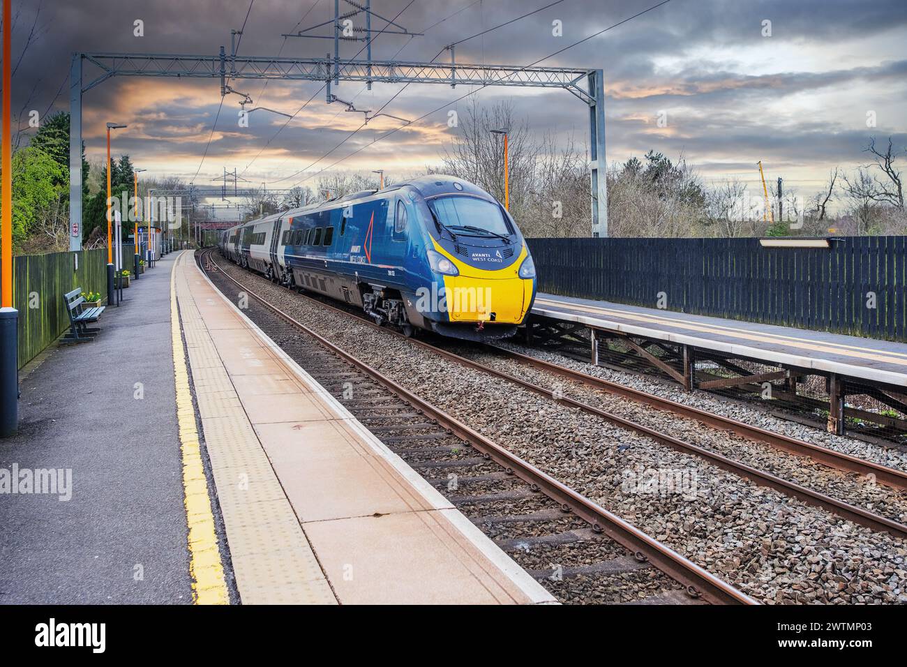 Treno passeggeri commuter elettrico. West Midlands Inghilterra Regno Unito. Foto Stock