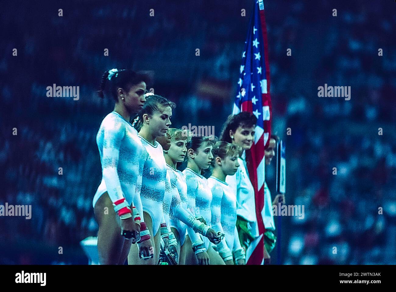 Medaglia di bronzo della squadra statunitense nella squadra artistica femminile di ginnastica all-around ai Giochi olimpici estivi del 1992. Foto Stock