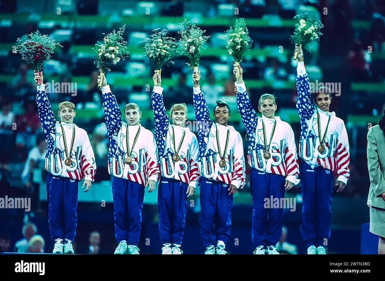 Medaglia di bronzo della squadra statunitense nella squadra artistica femminile di ginnastica all-around ai Giochi olimpici estivi del 1992. Foto Stock