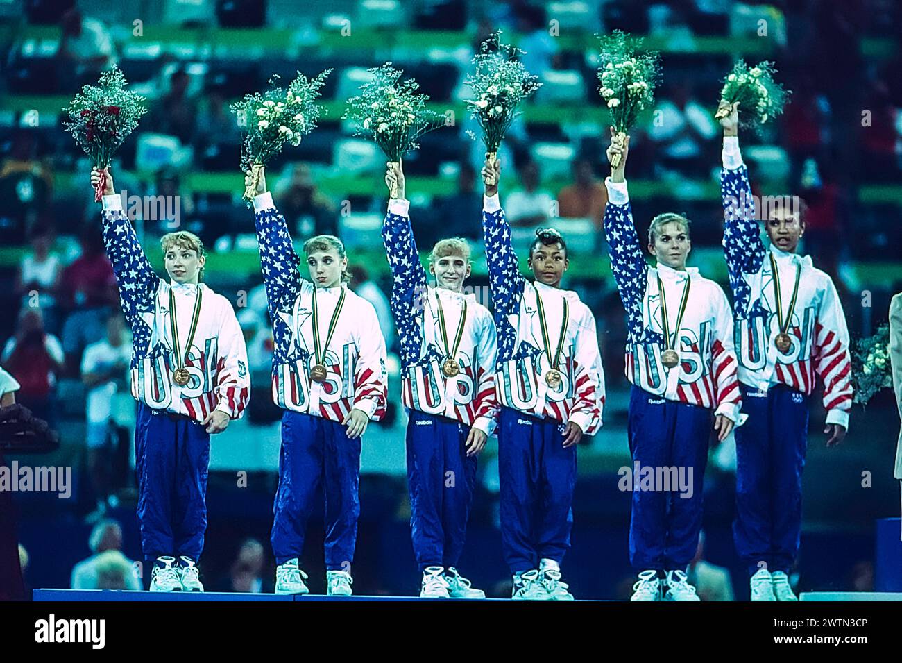 Medaglia di bronzo della squadra statunitense nella squadra artistica femminile di ginnastica all-around ai Giochi olimpici estivi del 1992. Foto Stock