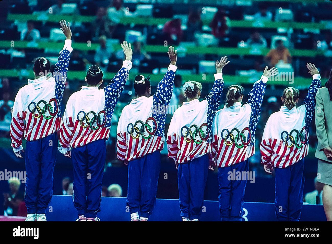 Medaglia di bronzo della squadra statunitense nella squadra artistica femminile di ginnastica all-around ai Giochi olimpici estivi del 1992. Foto Stock