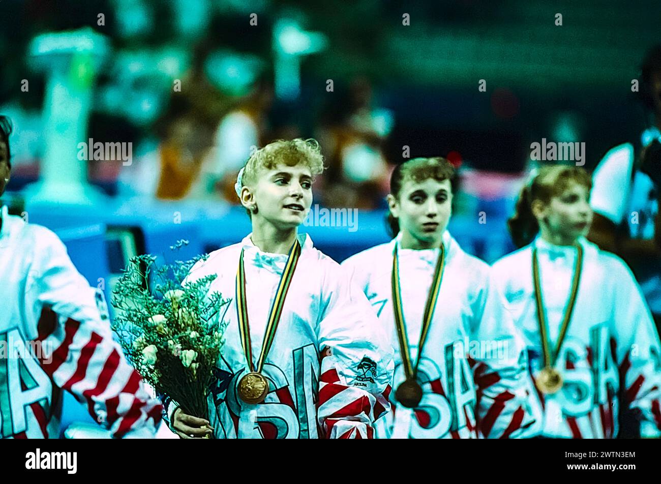 Medaglia di bronzo della squadra statunitense nella squadra artistica femminile di ginnastica all-around ai Giochi olimpici estivi del 1992. Foto Stock