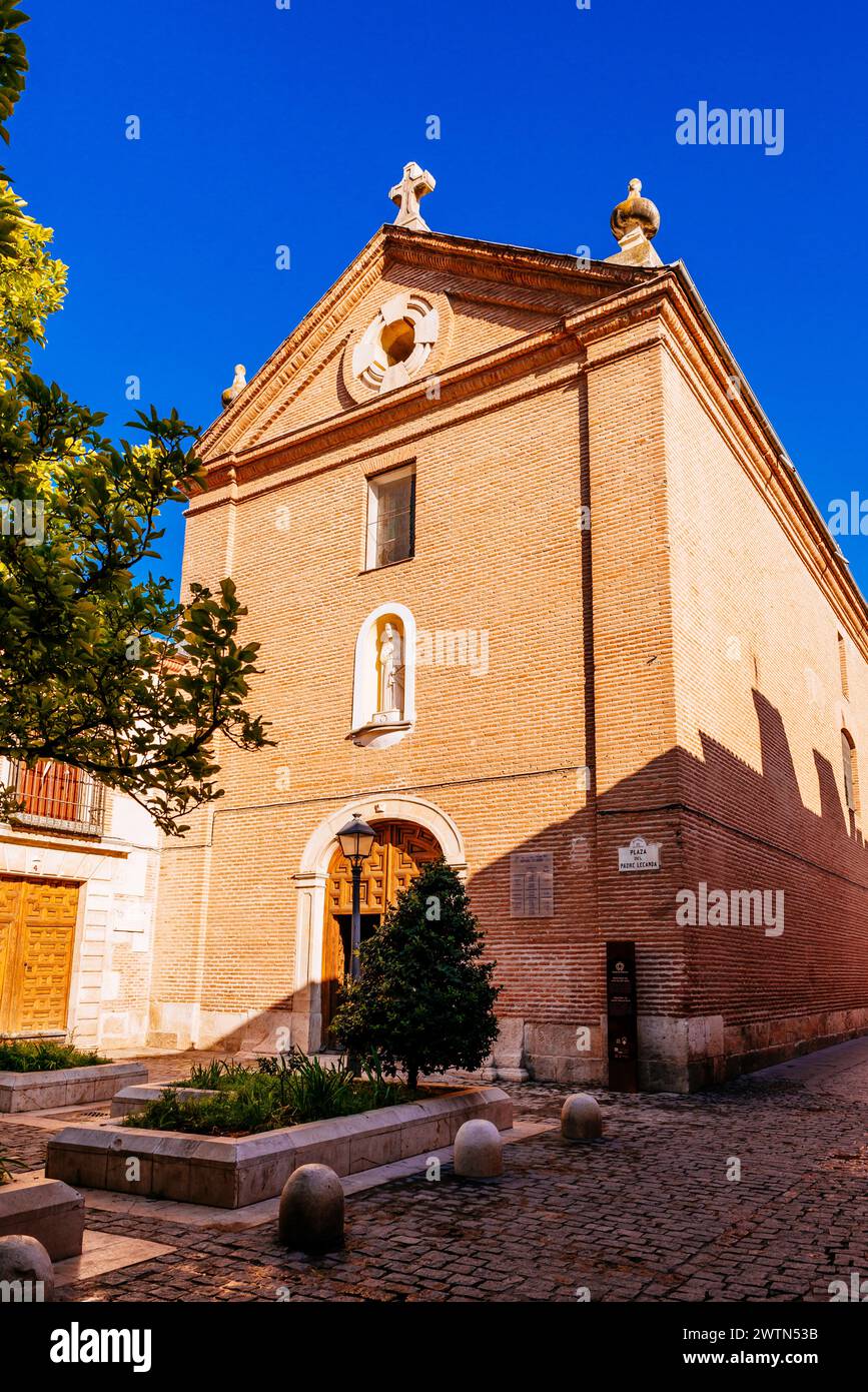 La semplice facciata dell'Oratorio di San Felipe Neri. Alcalá de Henares, Comunidad de Madrid, Spagna, Europa Foto Stock