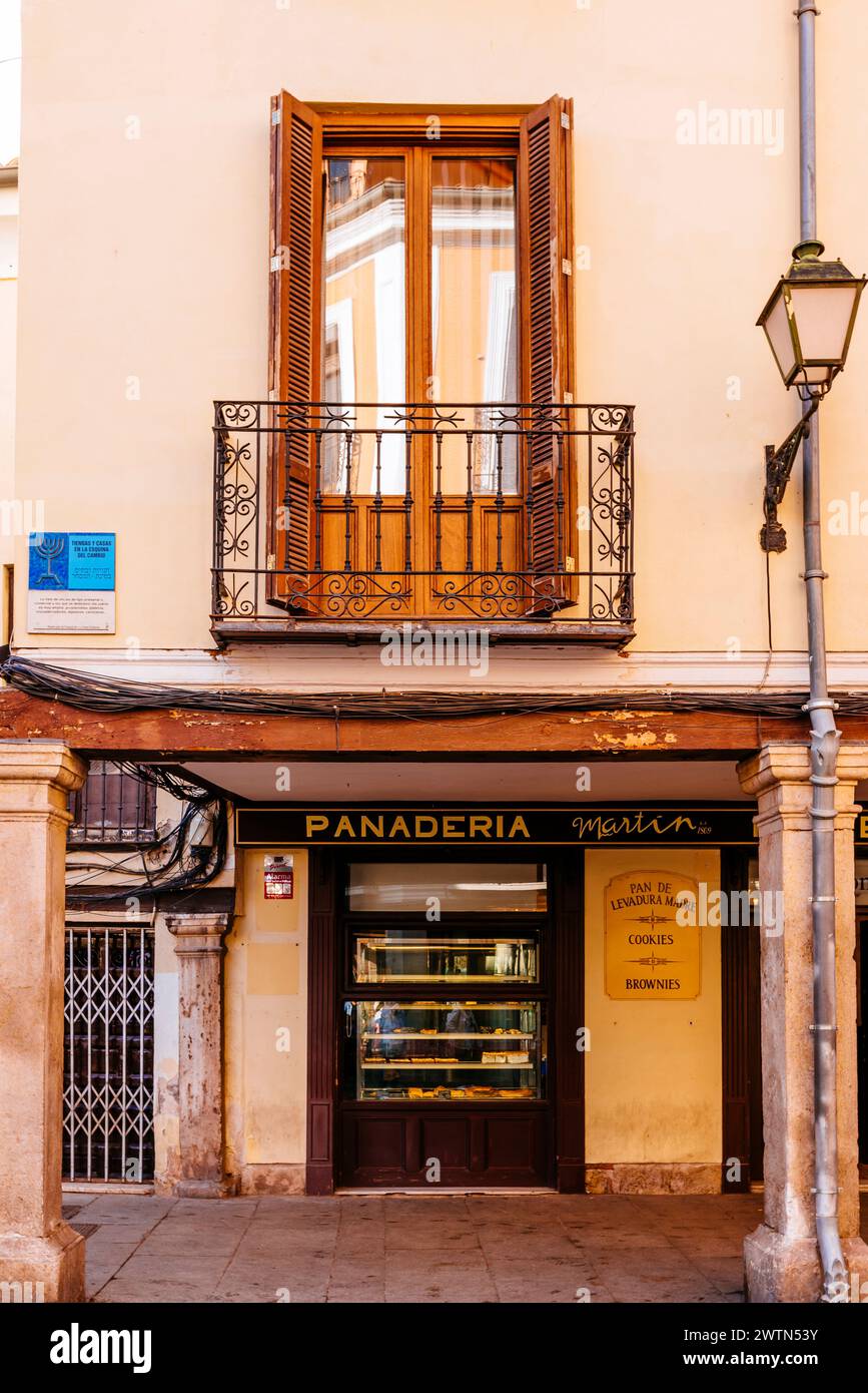 Calle Mayor, una targa ricorda il suo passato ebraico nell'Aljama. Alcalá de Henares, Comunidad de Madrid, Spagna, Europa Foto Stock