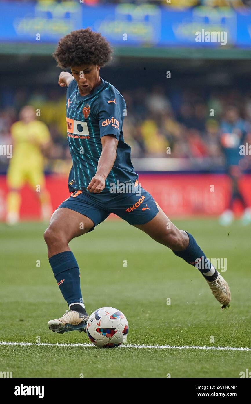 VILLARREAL, SPAGNA - 17 MARZO: Peter Federico ala destra del Valencia CF in azione durante la Liga EA Sports match tra Villarreal FC e Valencia CF all'Estadio de la ceramica il 17 marzo 2024 a Villarreal, Spagna. (Foto di Jose Torres/Photo Players Images) Foto Stock