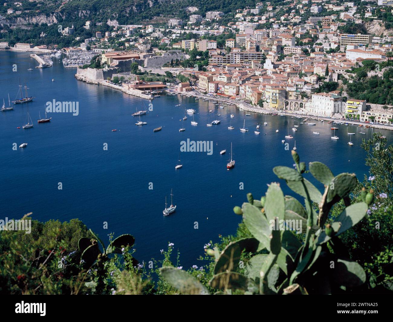 Francia. Costa Azzurra. Villefranche-sur-Mer da Saint Jean Cap Ferrat. Foto Stock