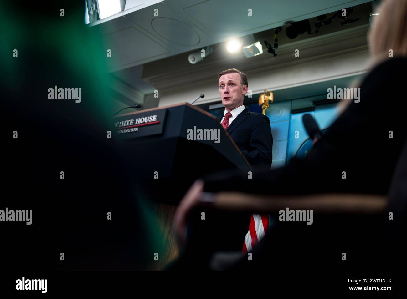 Jake Sullivan, consigliere per la sicurezza nazionale degli Stati Uniti, interviene durante una conferenza stampa nella James S. Brady Press Briefing Room alla Casa Bianca di Washington, DC, USA, lunedì 18 marzo, 2024 Sullivan ha detto che il presidente degli Stati Uniti Joe Biden ha chiesto al primo ministro israeliano Benjamin Netanyahu di inviare una squadra di militari, i servizi segreti e i funzionari umanitari a Washington per discutere Israels della pianificazione di Rafah e per delineare un approccio alternativo che avrebbe preso di mira Hamas e protetto il confine tra Egitto e Gaza senza un'invasione su vasta scala. Credito: Al Drago/Pool tramite CNP Foto Stock