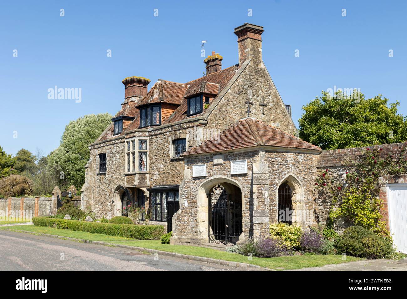 Winchelsea East sussex regno unito 15 agosto 2023 l'armeria del XIV secolo e la città del XIX secolo Well nella piccola città di Winchelsea, East Sussex, Regno Unito Foto Stock