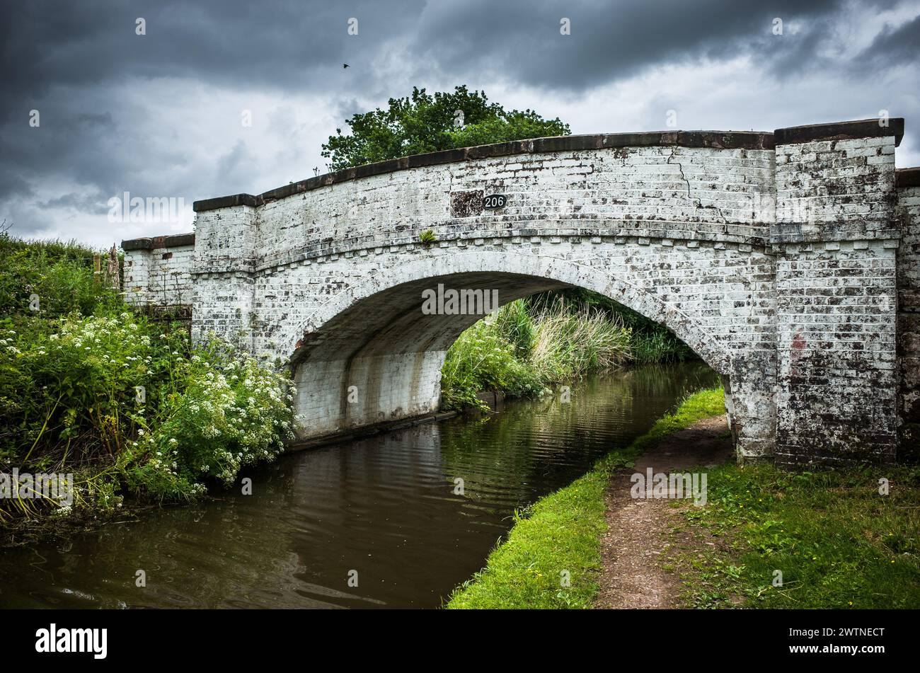 Il Barley Meadow Bridge (Canal Bridge numero 206) È Un edificio classificato Grade II a Little Leigh, Cheshire West e Chester Foto Stock