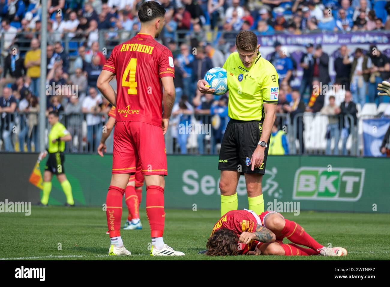 Arbitro della partita, Cosso Francesco di Reggio Calabria delegazione durante la partita del campionato italiano di calcio di serie B tra Brescia calcio FC Foto Stock