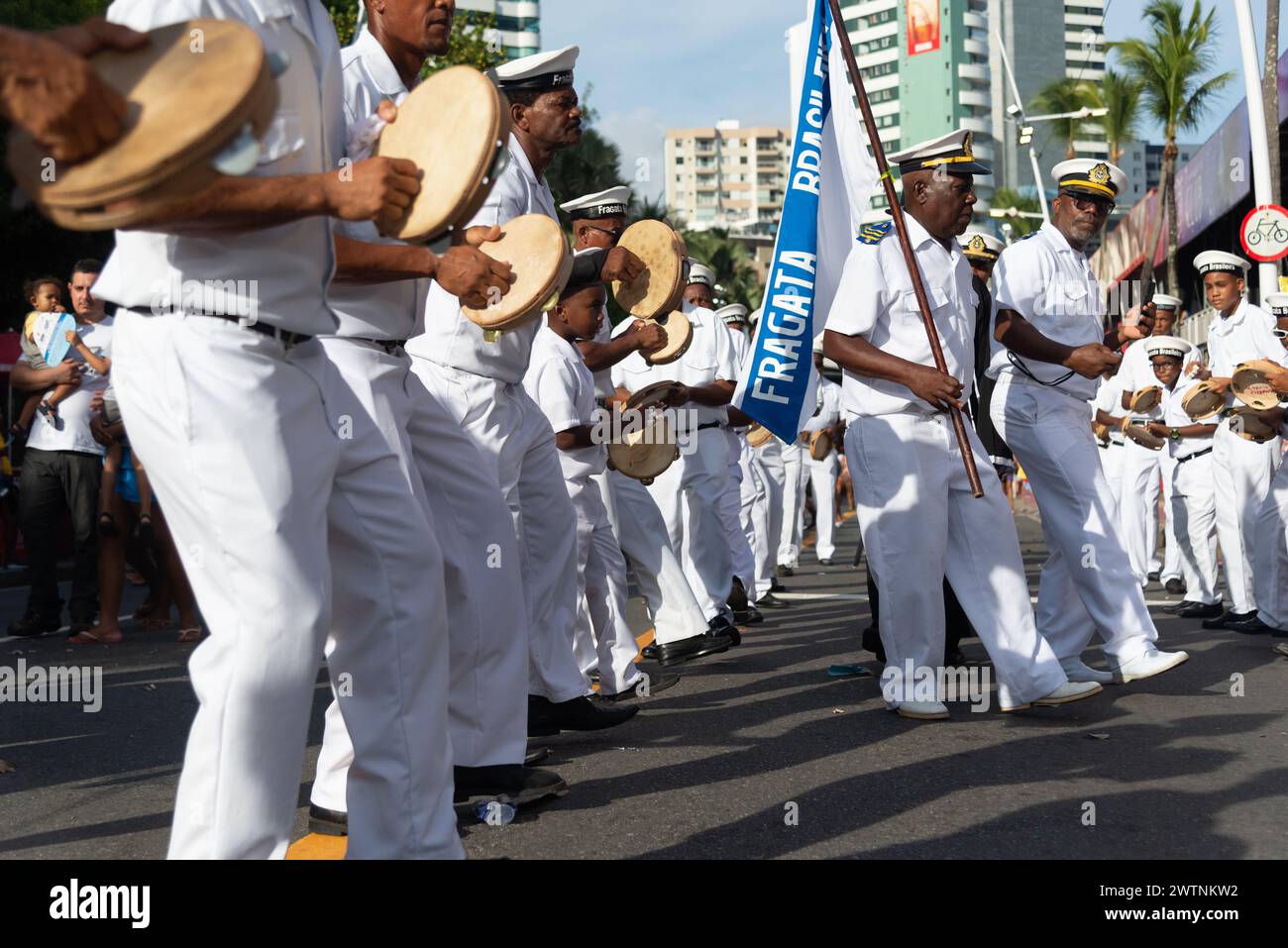 Salvador, Bahia, Brasile - 3 febbraio 2024: Brasiliana Frigate, una manifestazione culturale di Bahia, è visto sfilare durante Fuzue, pre-carnevale nel Foto Stock