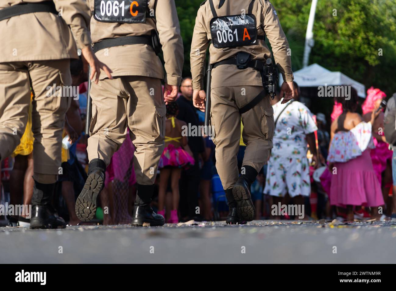 Salvador, Bahia, Brasile - 3 febbraio 2024: Pattuglia della polizia militare durante Fuzue, pre-carnevale nella città di Salvador, Bahia. Foto Stock