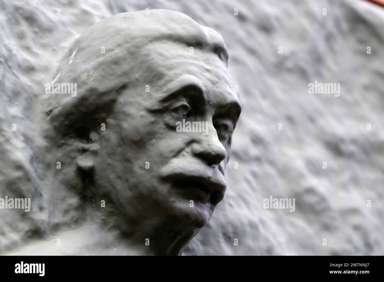 Bueste/skulptur/Denkmal: Albert Einstein, Potsdam (nur fuer redaktionelle Verwendung. Keine Werbung. Referenzdatenbank: http://www.360-berlin.de. © Foto Stock