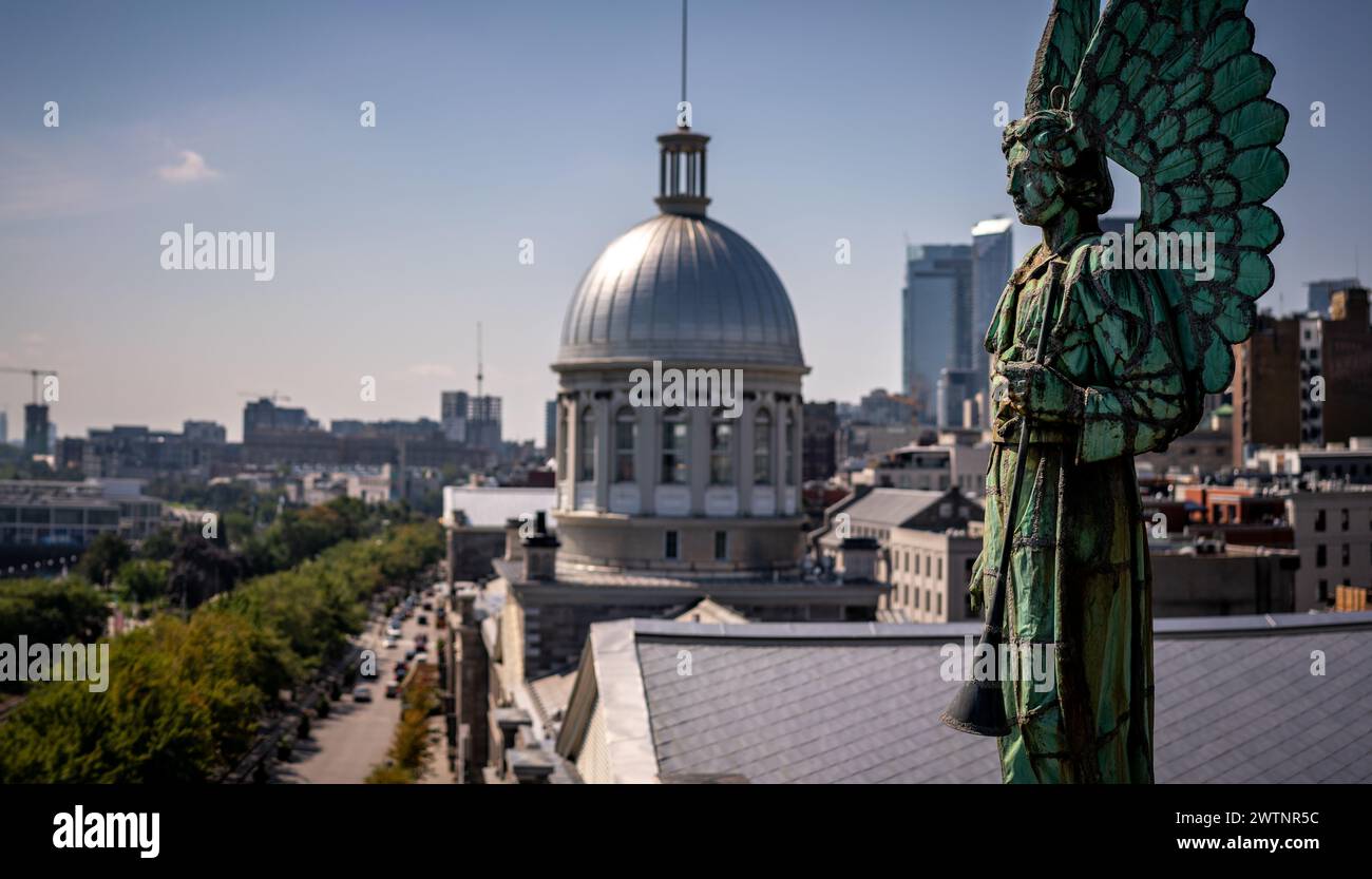 Vista dell'angelo dalla Cappella di Notre-Dame-de-Bon-Secours che si affaccia sulla città Foto Stock
