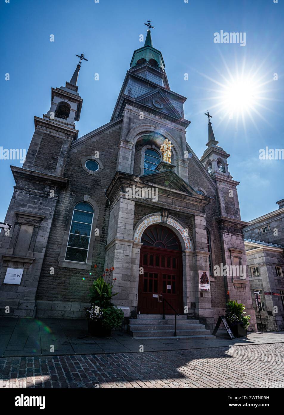 Facciata esterna della Cappella di Notre Dame de Bon Secours, cielo soleggiato Foto Stock