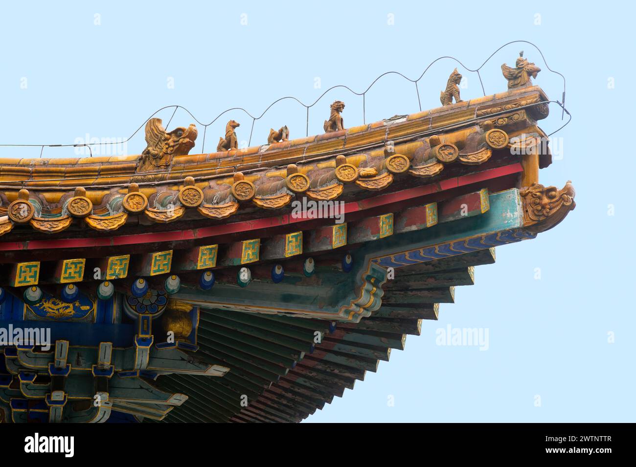 L'architettura cinese dei tetti mostra diversi livelli di importanza per gli edifici. I tetti alla moda erano usati principalmente per i palazzi imperiali. Foto Stock