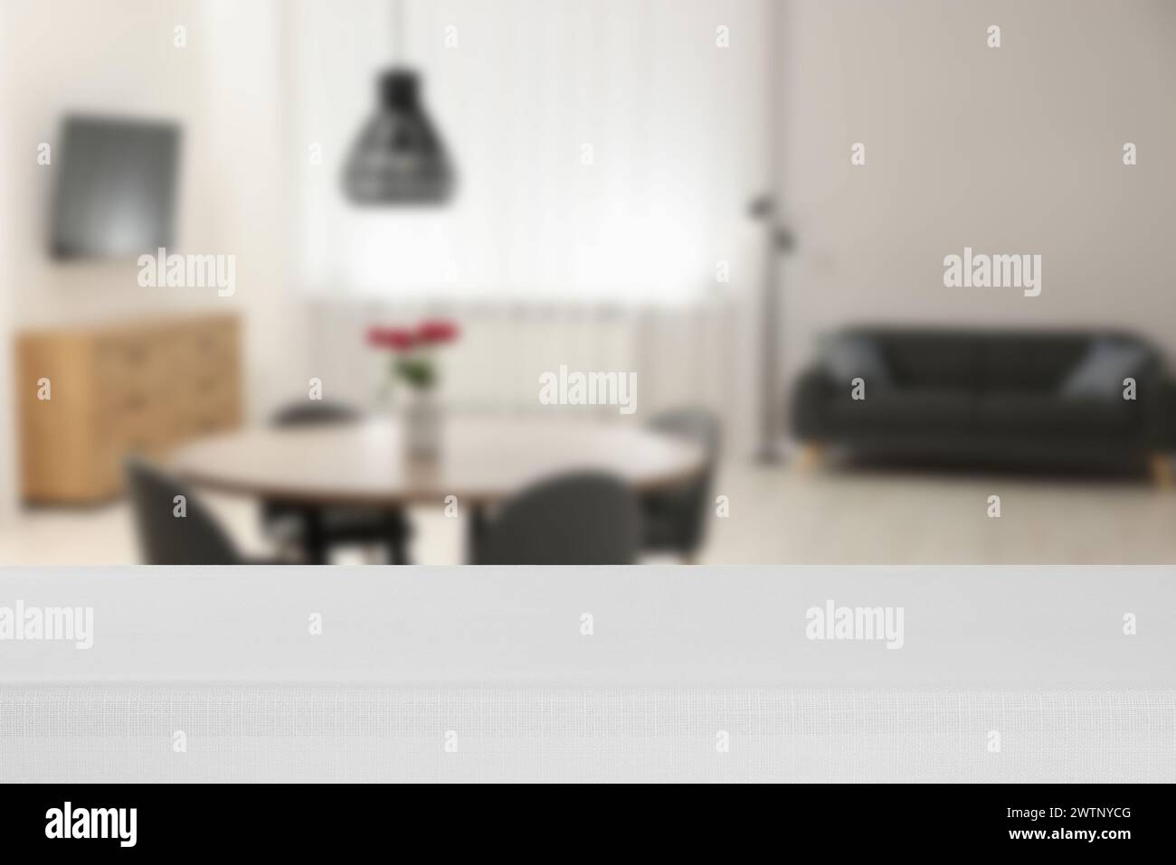 Tavolo vuoto nella sala da pranzo. Spazio per il design Foto Stock