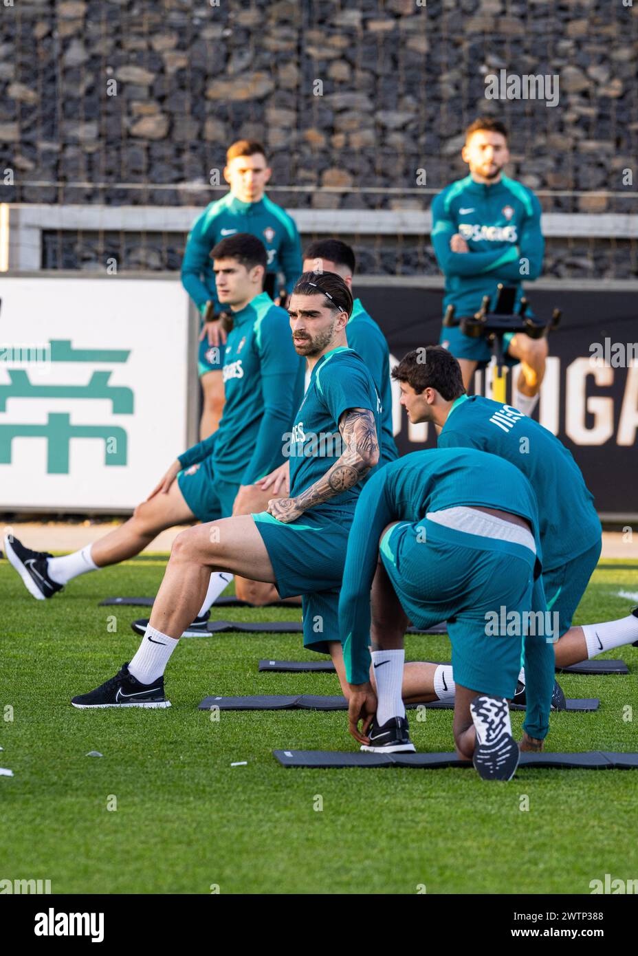 Lisboa, Portogallo. 18 marzo 2024. Jota Silva (C), che è presente per la prima volta in una convocazione della nazionale, visto in azione durante la sessione di allenamento al campo di allenamento Cidade do Futebol. La squadra di calcio portoghese si allena in vista delle partite amichevoli contro Svezia e Slovenia. (Foto di Hugo Amaral/SOPA Images/Sipa USA) credito: SIPA USA/Alamy Live News Foto Stock