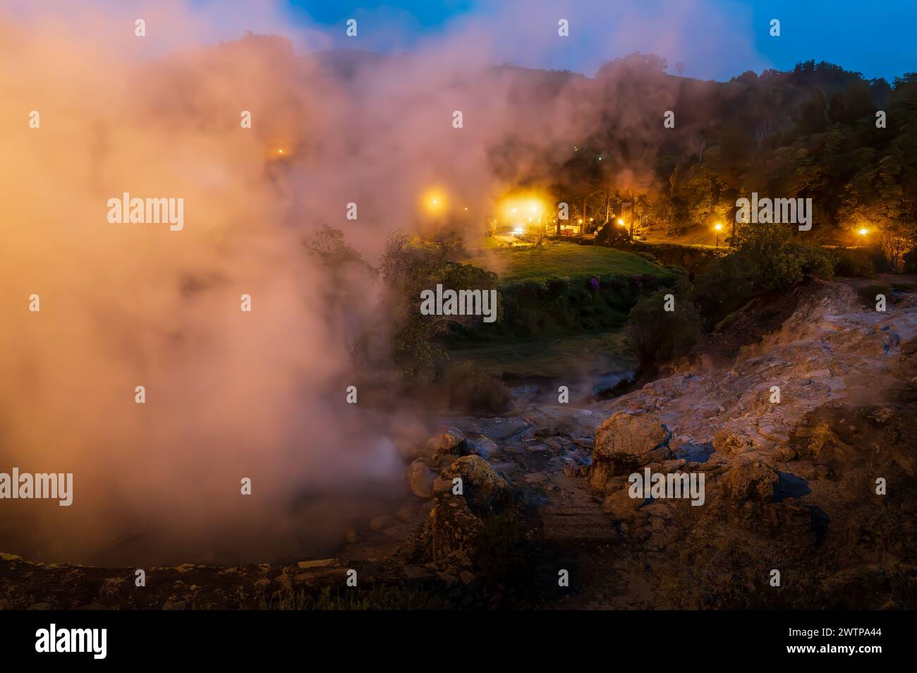 Caldeiras das Furnas con sorgenti termali calde, isola di Sao Miguel, Azzorre, Portogallo. Foto Stock