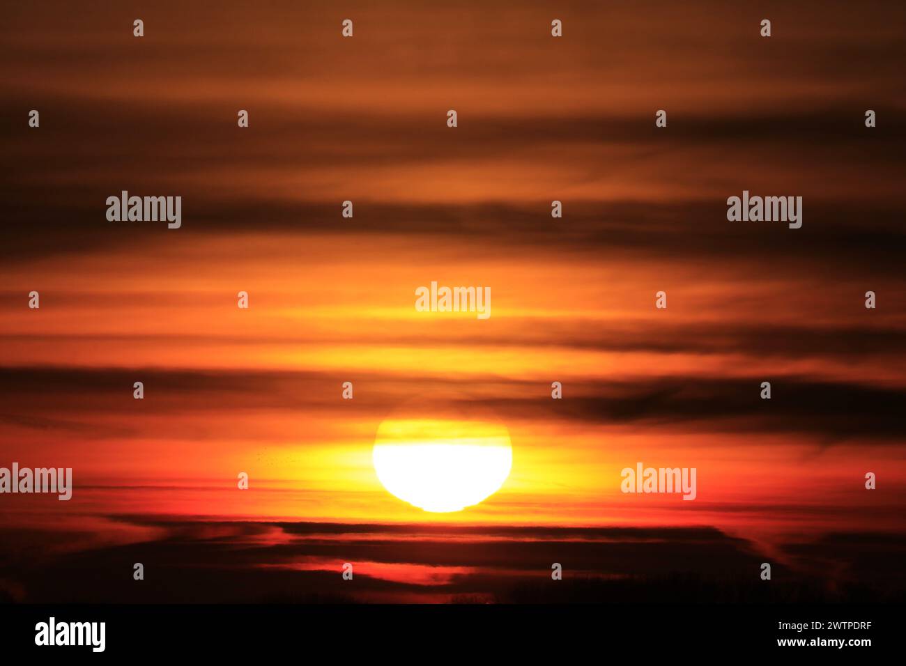 Kansas Sunset con le nuvole e il sole fuori nel Paese Foto Stock