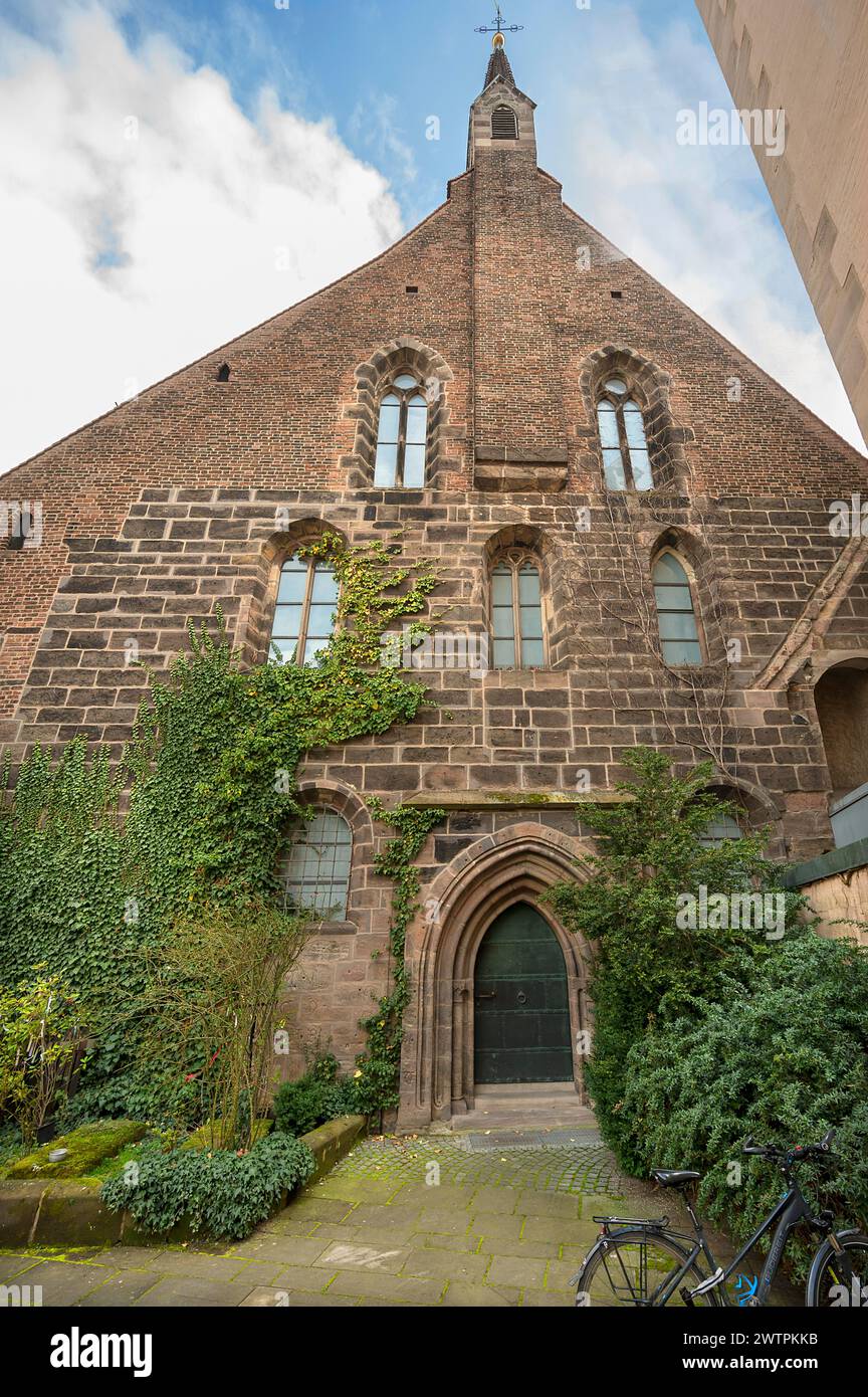 Lato ovest della chiesa di Santa chiara, visto dall'ex cortile del monastero, Königstraße 66, Norimberga, Franconia media, Baviera, Germania, Europa Foto Stock