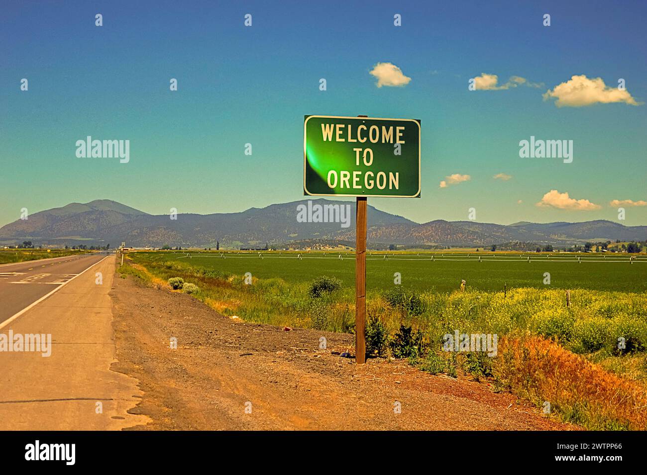 Cartello di benvenuto dell'Oregon al confine del 33° stato degli Stati Uniti, Oregon, USA Foto Stock