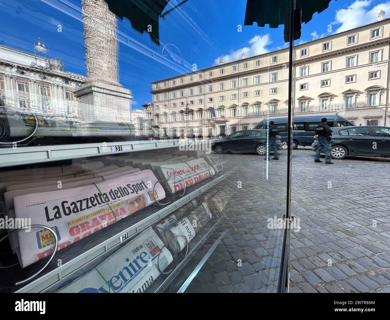 ROM, Italia. 7 marzo 2024. L'edicola di fronte a Palazzo Chigi, la residenza ufficiale dei capi di governo italiani, che ora ha solo un distributore automatico. Crediti: Christoph Sator/dpa/Alamy Live News Foto Stock