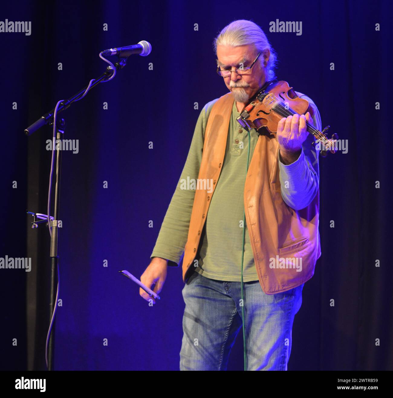 Artisti folk Peter Knight e John Spiers in esibizione al Chapel Arts Center di Bath, Inghilterra. 7 febbraio 2024. Foto Stock